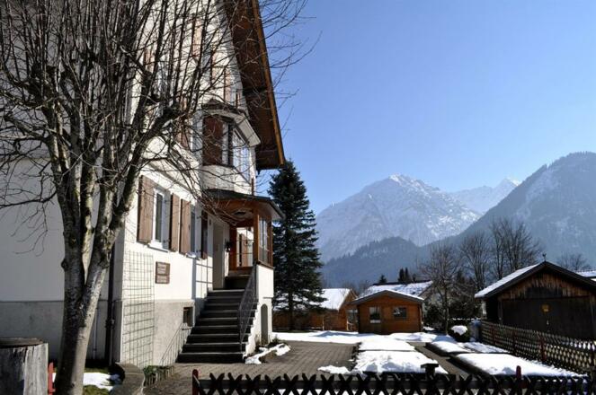 Haus Remigius im Winter