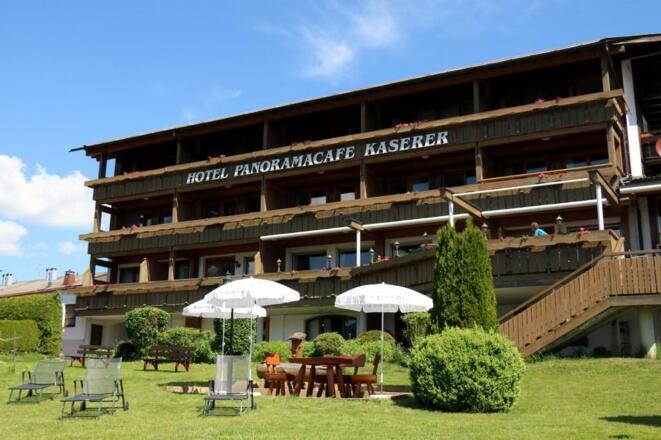 Liegewiese und Garten