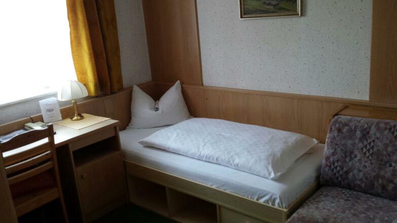 kleines Einbettzimmer