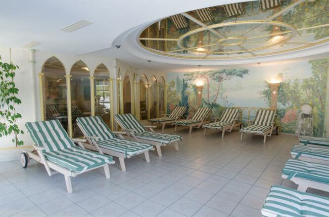 Lichtdurchfluteter Ruheraum