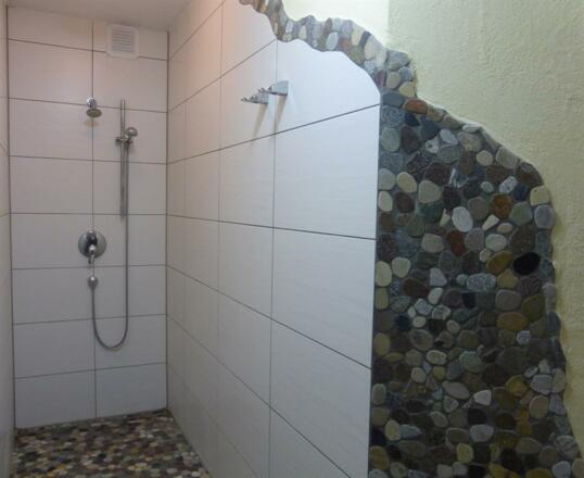 Dusche im Schwimmbad