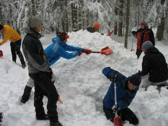 Schneeschuhwanderung mit Iglubau