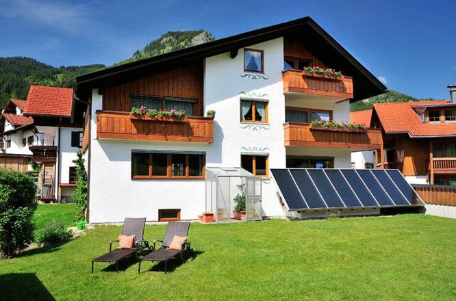 Hausansicht Süd mit Garten