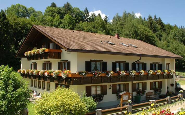 Unser Auerhof im Grünen