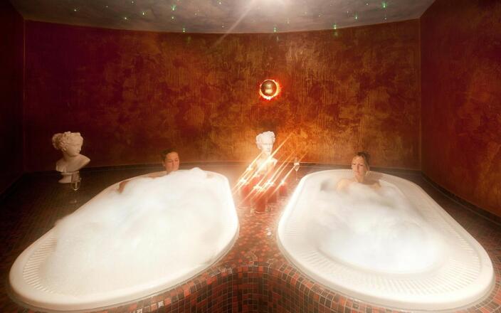 Wellnessbereich Schlosstherme Whirlpool