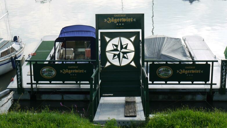 Bootsanlegestelle im Hafen