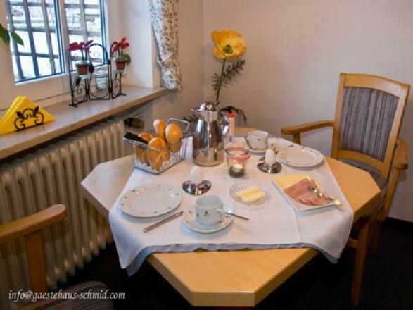 Frühstück am Morgen im Gästehaus Schmid