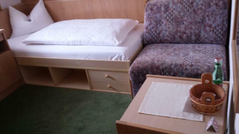 kleines Einbettzimmer 1. Stock
