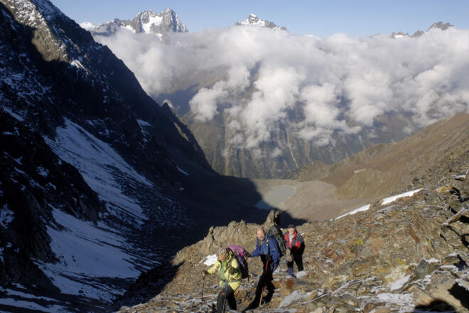 Blick auf den Weißmaurachsee, darüber Waze-, Verpeilspize und Rofelewand