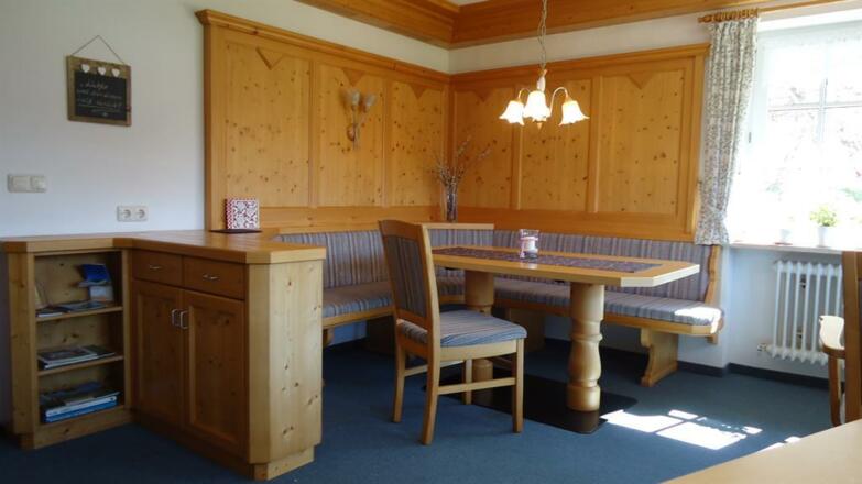 Frühstücksraum/Aufentaltsraum im Gästehaus Schmid