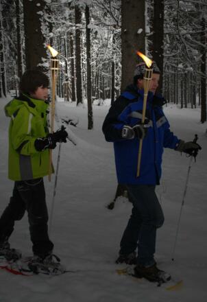 Schneewanderung mit Fackeln