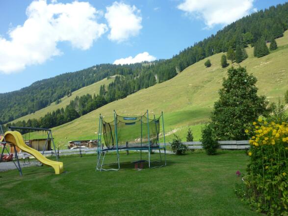 Garten mit Trampolin