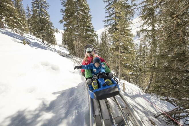 Rasante Abfahrt im Winter Lauser Sauser