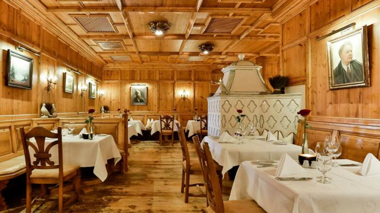 Typisch bayerische Gerichte werden im Hubertusstüberl serviert