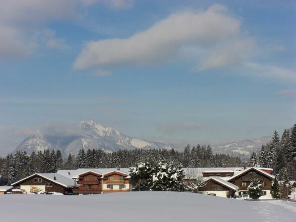 Hausansicht Winter von Süden (rechts im Bild)