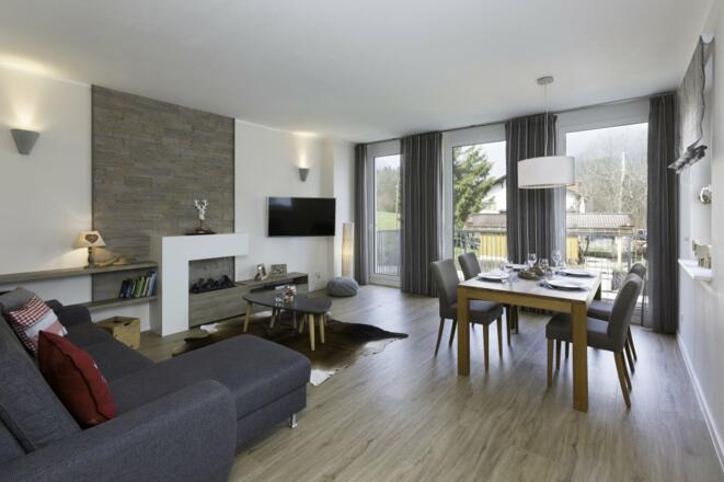 Wohn-Essbereich mit Balkonzugang