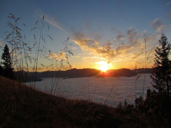 Traumhafter Sonnenuntergang über dem Nebelmeer