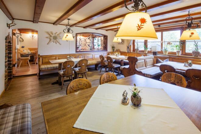 Bauerngasthof Cafe Mayr Wirtsstube