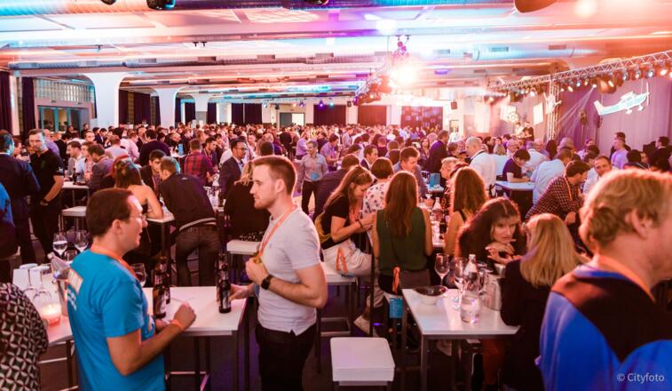 JW Summit | Lösehalle © Cityfoto