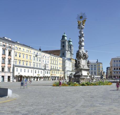 Hauptplatz und Dreifaltigkeitssäule