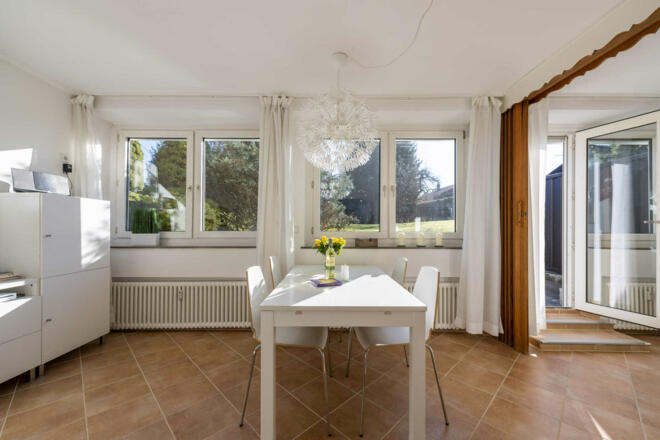 Helles, freundliches &amp; geräumiges Wohnzimmer