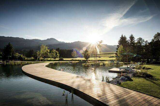 Wellness-Park mit Bergsee