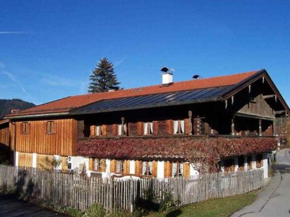 Die Wohnung befindet sich im Anbau