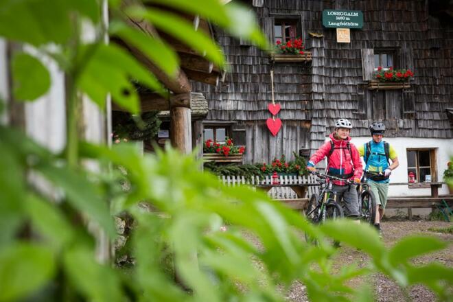 Biker vor Langfeldhütte