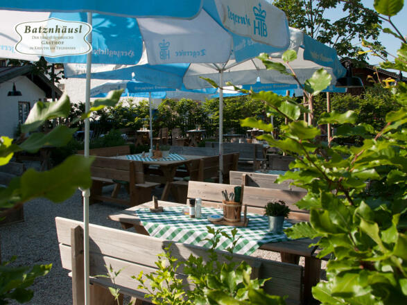 Gasthof Batznhäusl in Kreuth am Tegernsee - Biergarten von Frühjahr bis Herbst bei sonnigem Wetter geöffnet