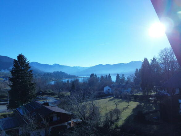 Blick vom Südbalkon Richtung Tal und See