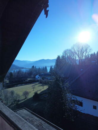 Blick vom Westbalkon auf den Tegernsee und die Berge