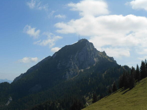 Der Wendelstein - vom Haus aus zu Fuß in 3,5 Stunden bis zum Gipfel (oder mit der Seilbahn ab Osterhofen in 7 Minuten)