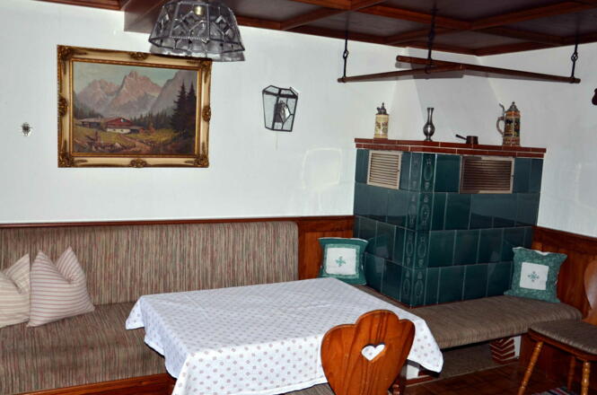 Kachelofen im Ferienhaus Stipfing für gemütliche Stunden