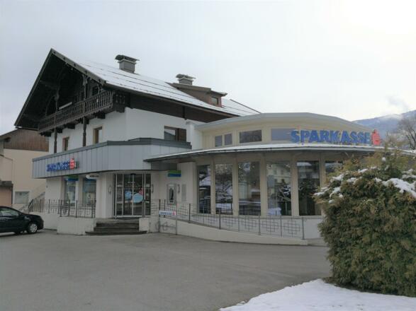 Sparkasse Winter Außenansicht
