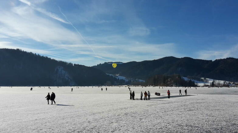 auf dem zugefrorenen Schliersee