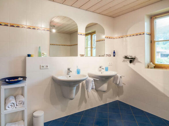 FW Ringberg, Bad mit Doppelwaschbecken