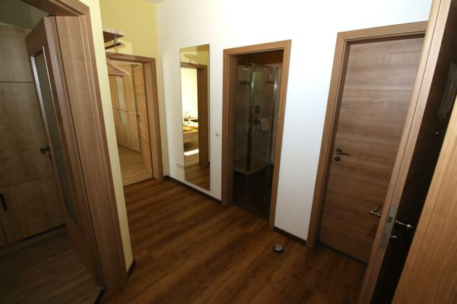 Garderobe mit Flur &amp; Ganzkörperspiegel