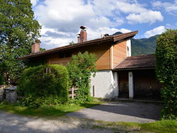 2 private Parkplätze direkt am Haus