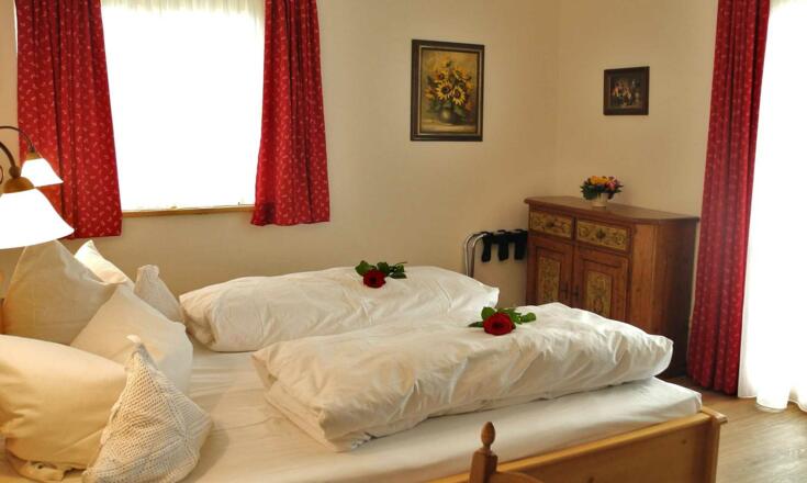 2. Schlafraum in FeWo 1 mit Balkontür