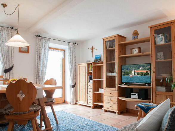 Ferienwohnung Eberle Tegernsee - Wohnzimmer mit Essecke