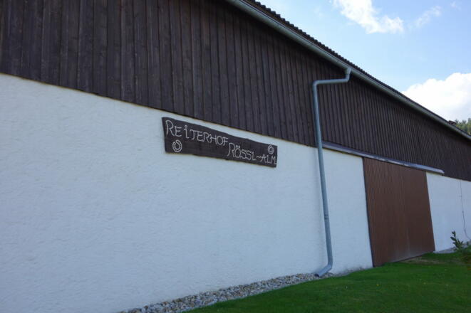 Parkplatz direkt neben Reiterhof Rössl-Alm