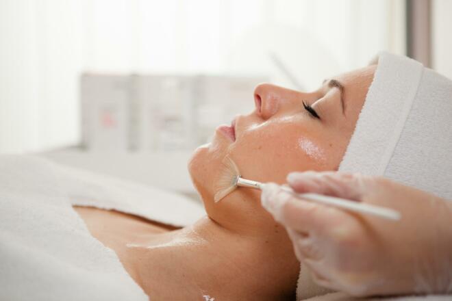 Kosmetik- und Gesichtsbehandlungen