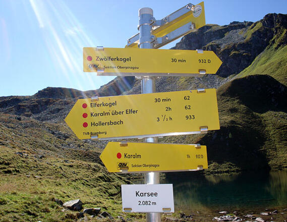 Wegweiser am Karsee