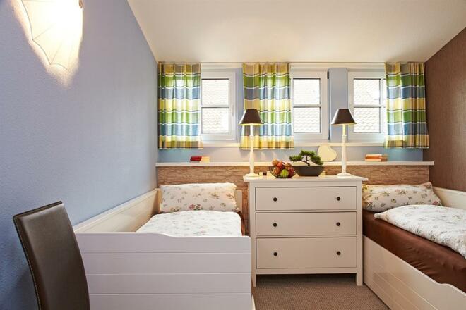 Ferienhaus Almliesel, Schlafzimmer 2 im DG