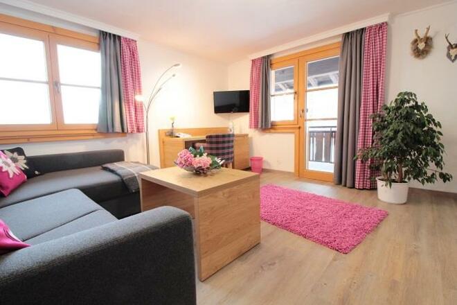 oder fühlen Sie sich in unserer Alpenrosen-Suite z