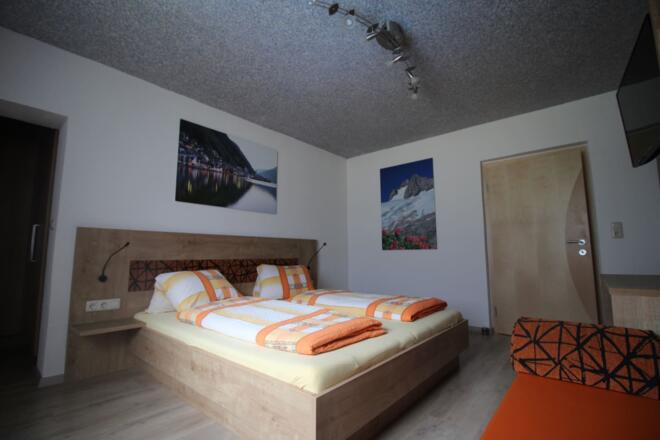 1. Schlafzimmer Dachstein