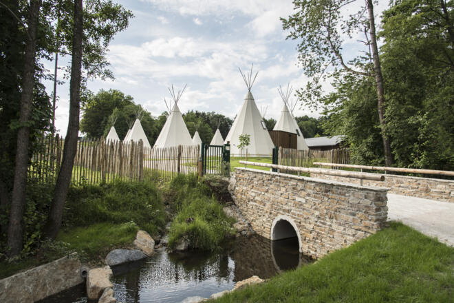 Abende am Lagerfeuer im Tipihotel
