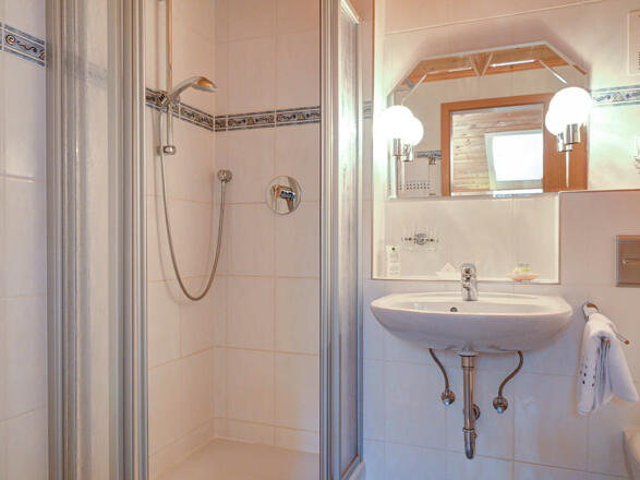 Appartement mit Balkon, Badezimmer