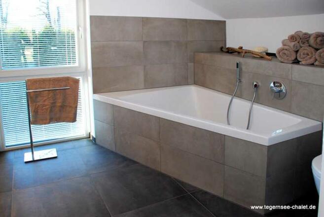 Großes Bad im OG mit Badewanne