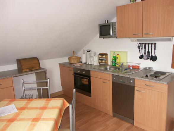 Küche mit Geschirrspüler